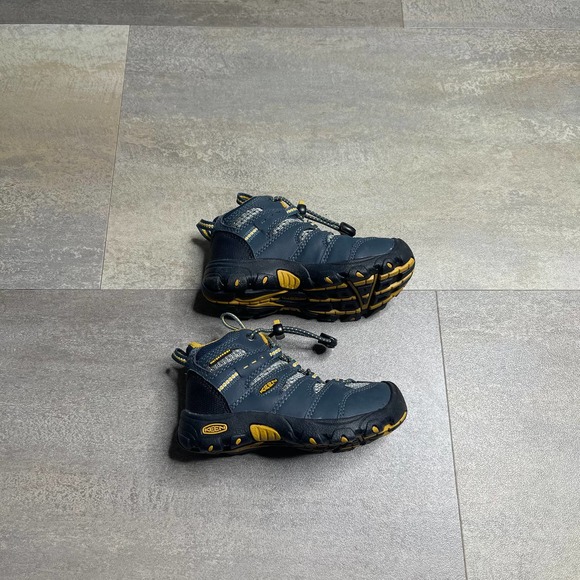 SOLD Keen Kids Koven Mid Shoes - Picture 3 of 5